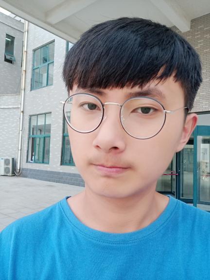 男生带白色眼镜好看还是黑色眼镜好看